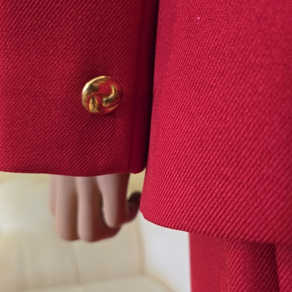 Classic Collection Woman's Red Business Suit with Belt, Size 12 - Picture 8 of 8
